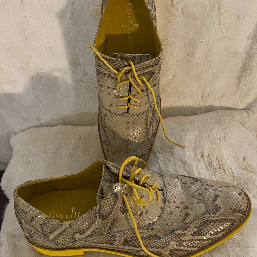 Cole Haan oxfords lace up